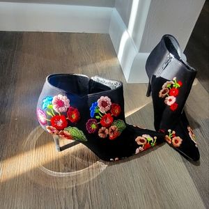 Beverly Feldman Black and Floral Heels